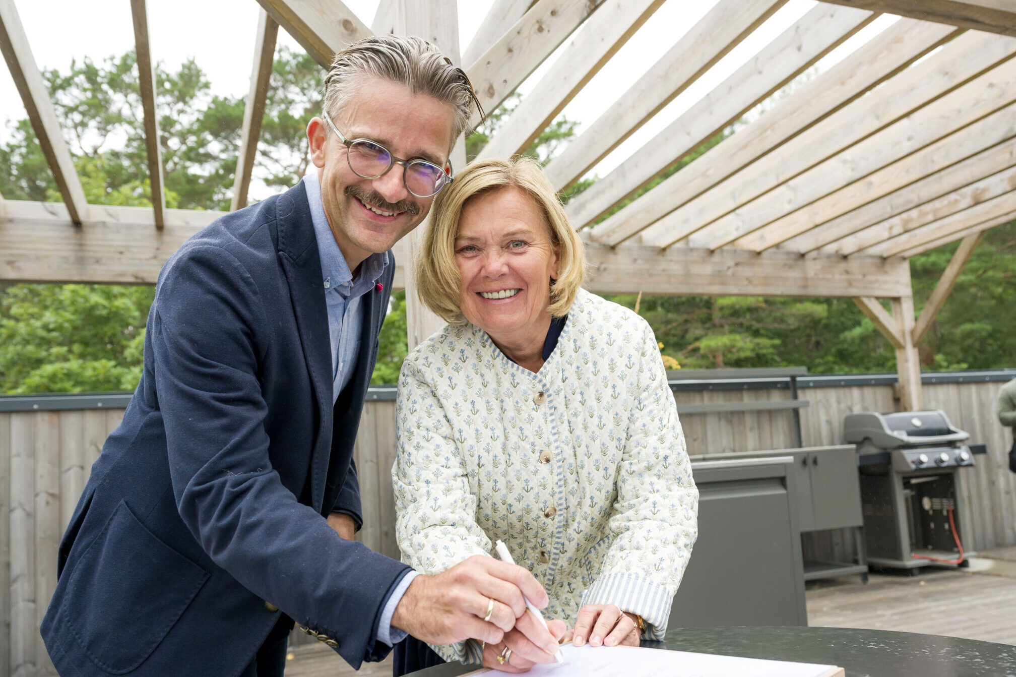 Stine Sofies Stiftelse og Folkehelseinstituttet signerer forskningsavtale i Grimstad til en verdi av 23 millioner kroner. Trippel S.