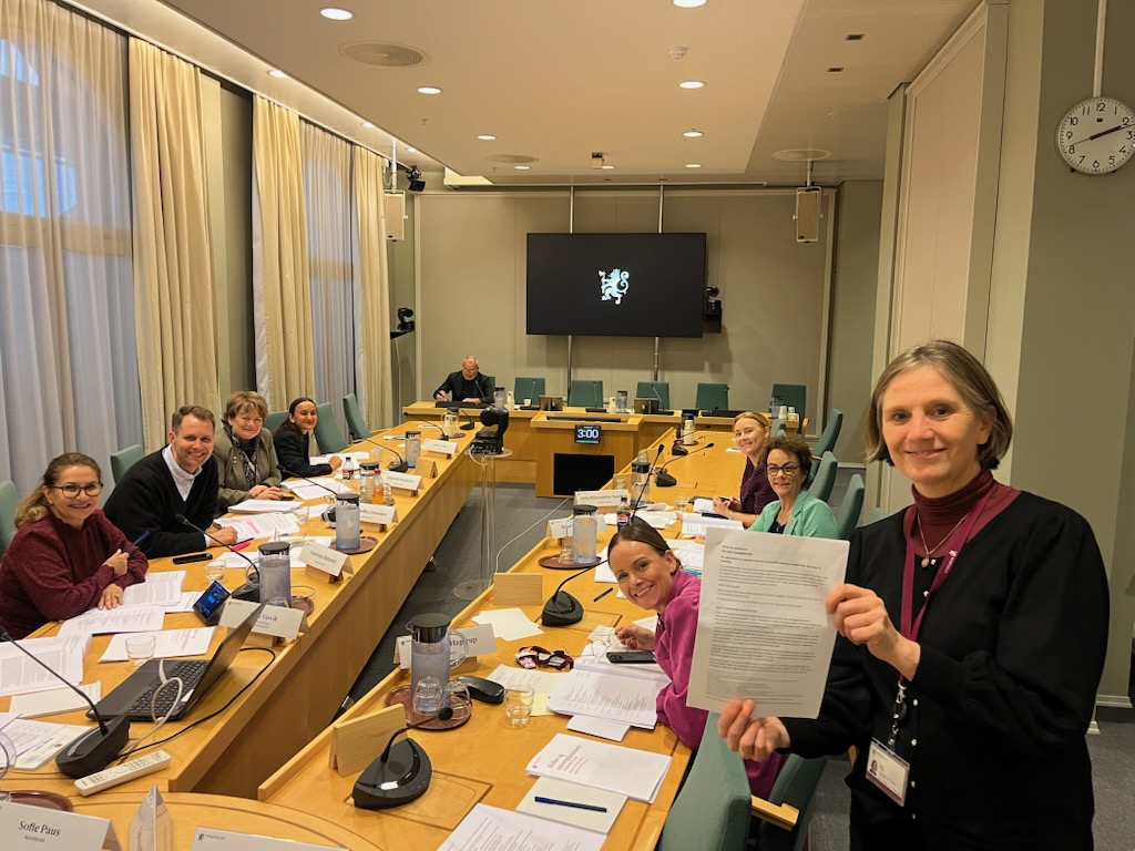 helsekomiteen med vår liste med krav. foto.